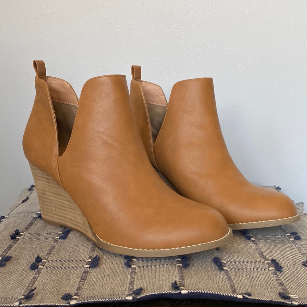 Womens Report booties